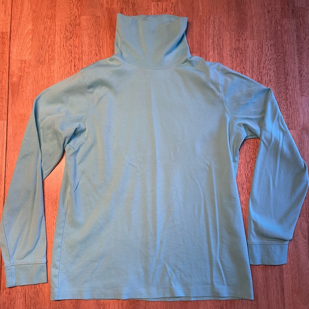 LLBean Women’s M Turtleneck Light Blue